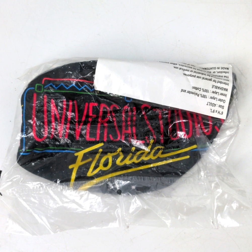 Universal Studios Retro Logo Face Mask Brand New In Package